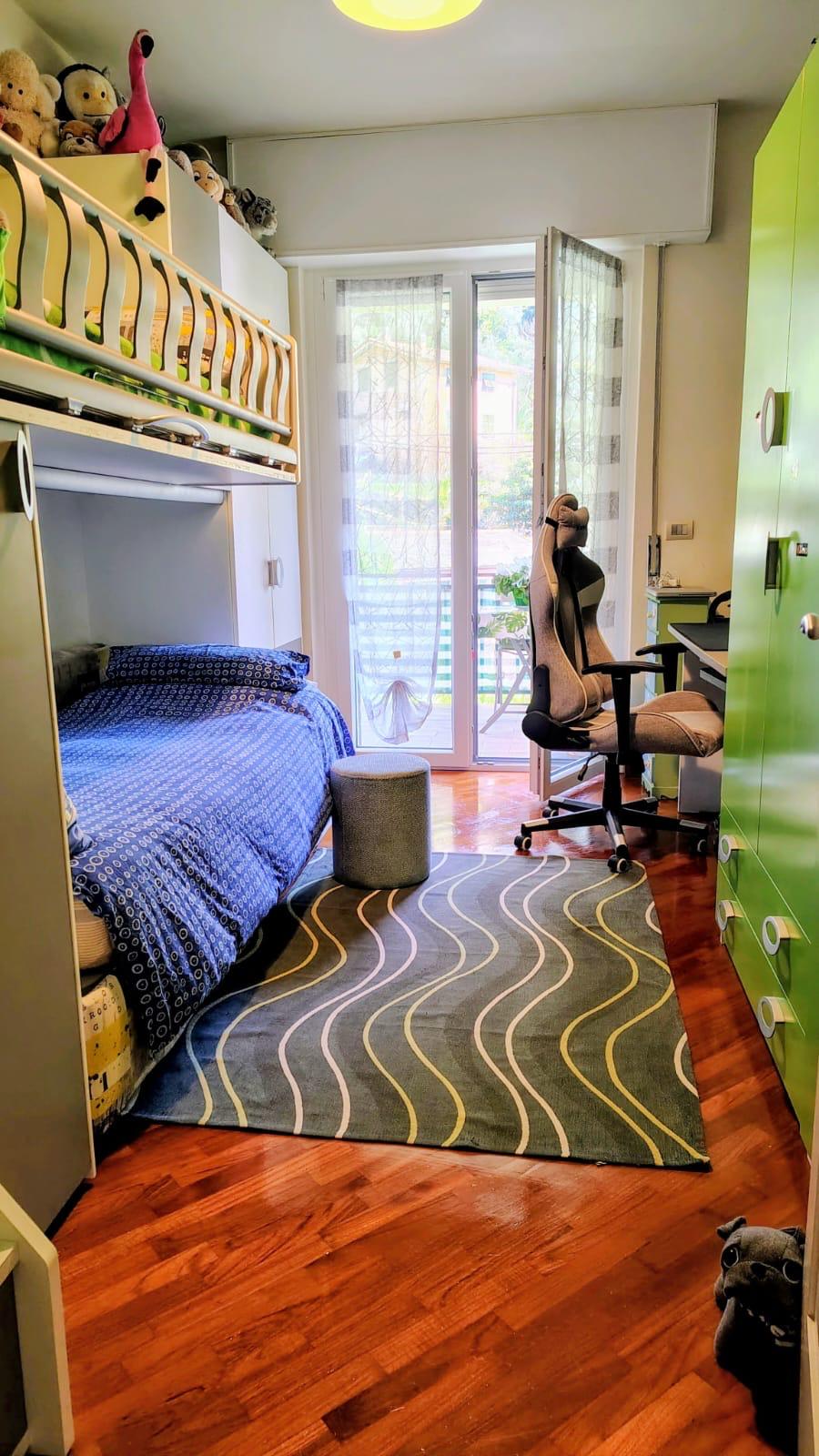 Ultimo piano ristrutturato con 2 balconi vivibili – luminosissimo