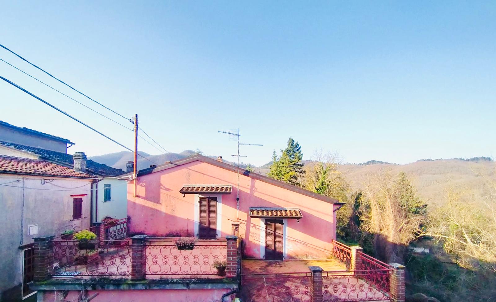 Casa indipendente con terrazze e giardino nel borgo di Pulica , Lunigiana – a 25 minuti dal mare