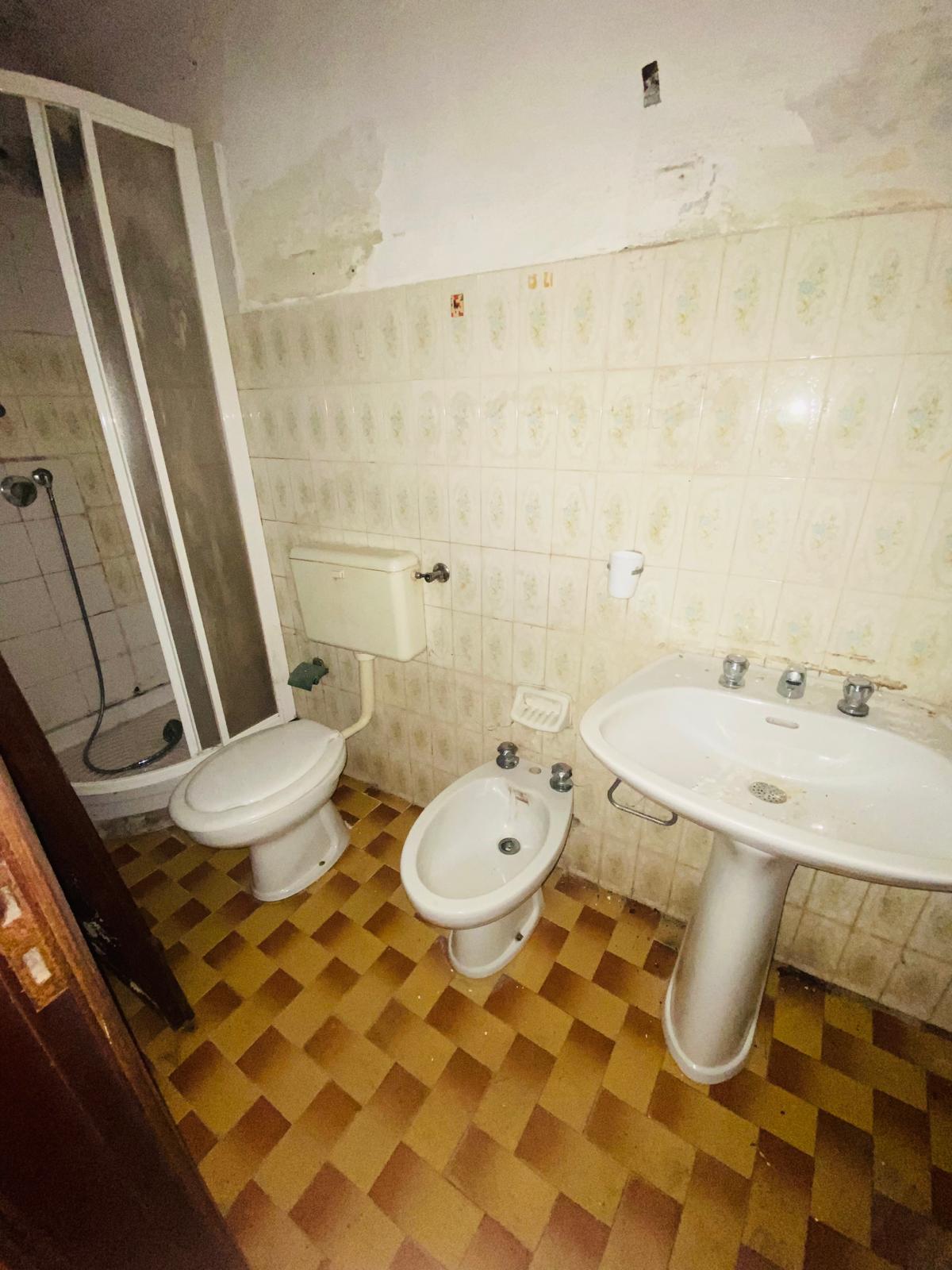 Terratetto su tre livelli da ristrutturare – Bastremoli