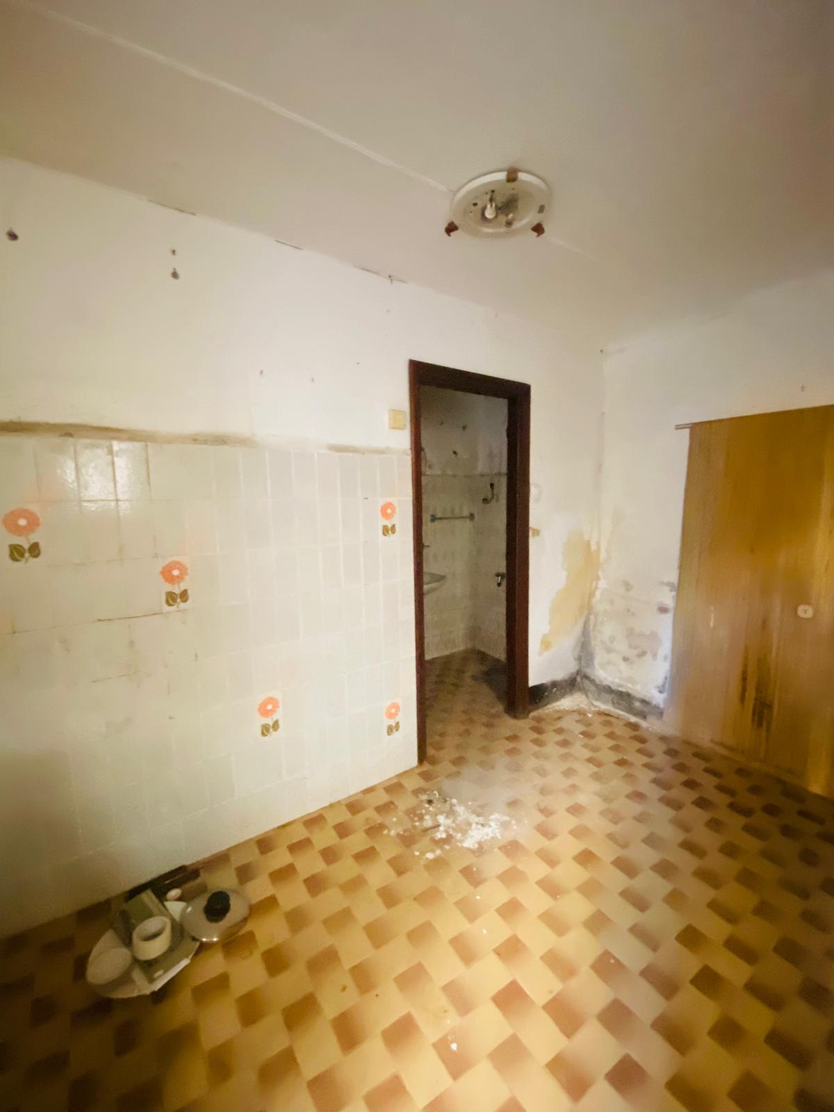 Terratetto su tre livelli da ristrutturare – Bastremoli