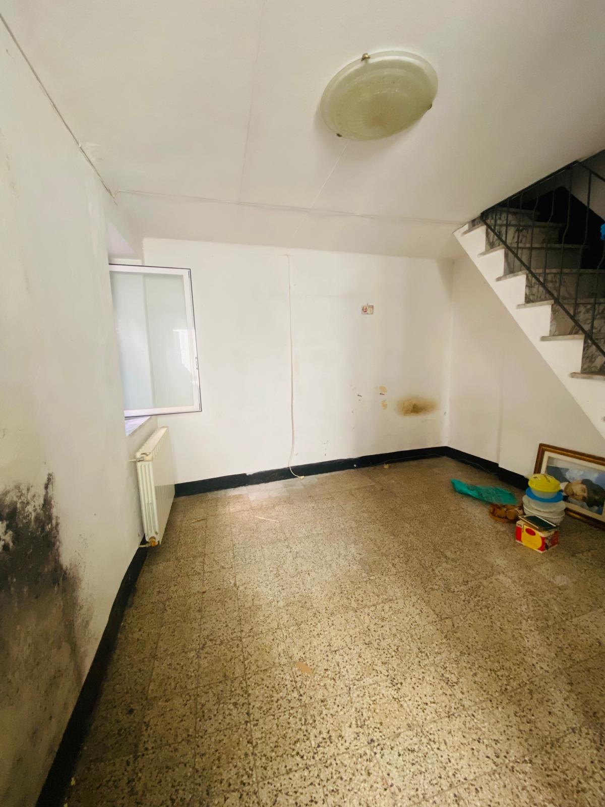 Terratetto su tre livelli da ristrutturare – Bastremoli