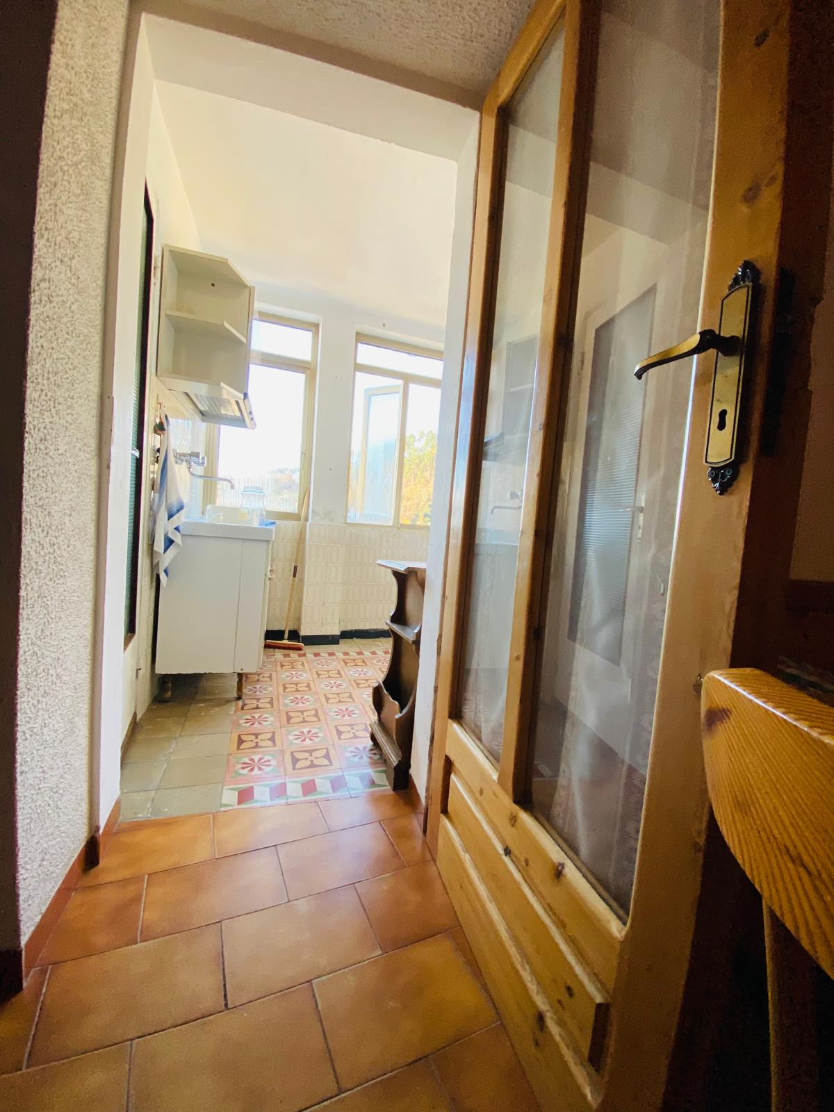 CASA NEL BORGO DI CARNEA – FACCIATA RIFATTA E AMBIENTI ABITABILI