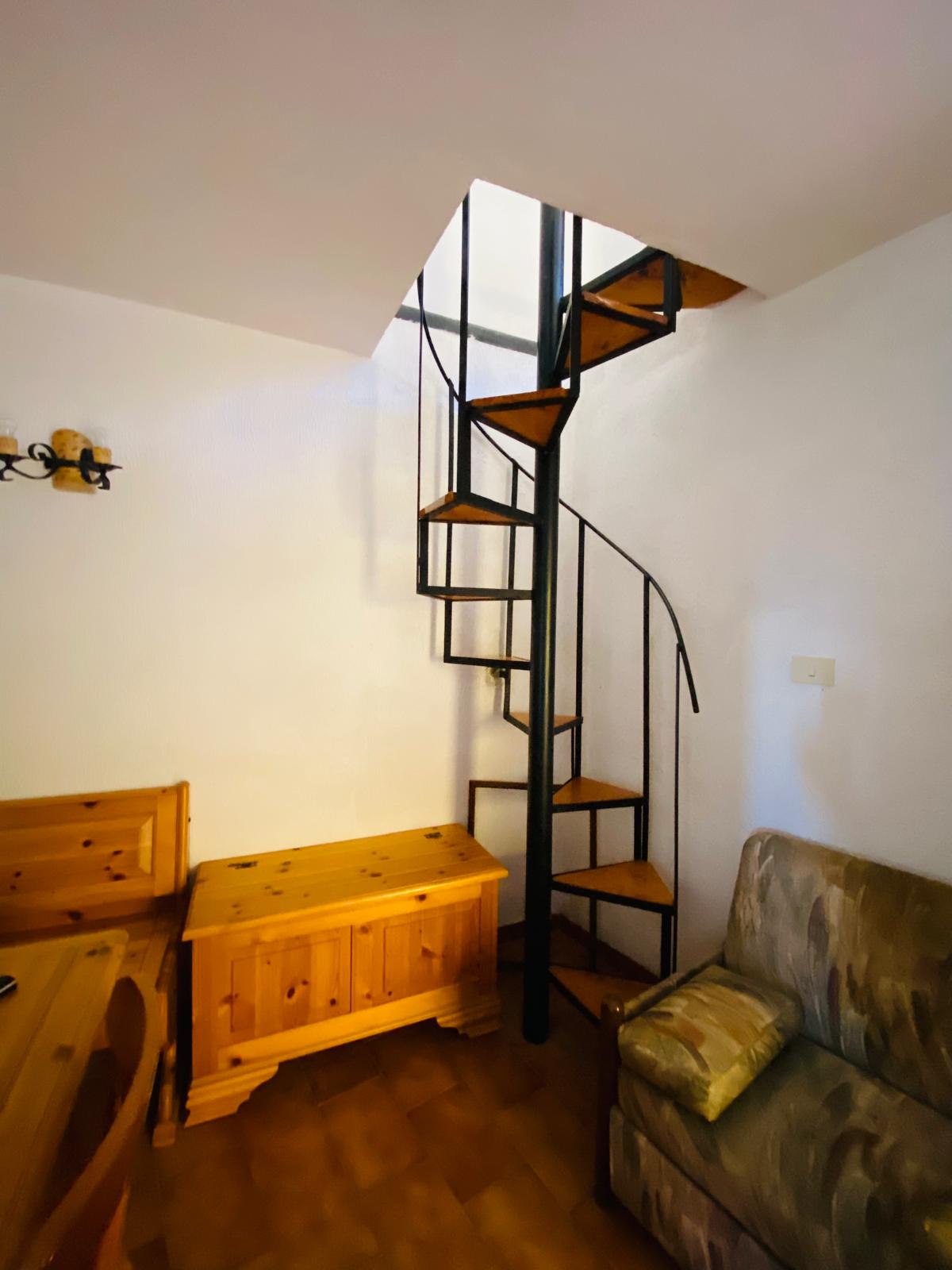 CASA NEL BORGO DI CARNEA – FACCIATA RIFATTA E AMBIENTI ABITABILI