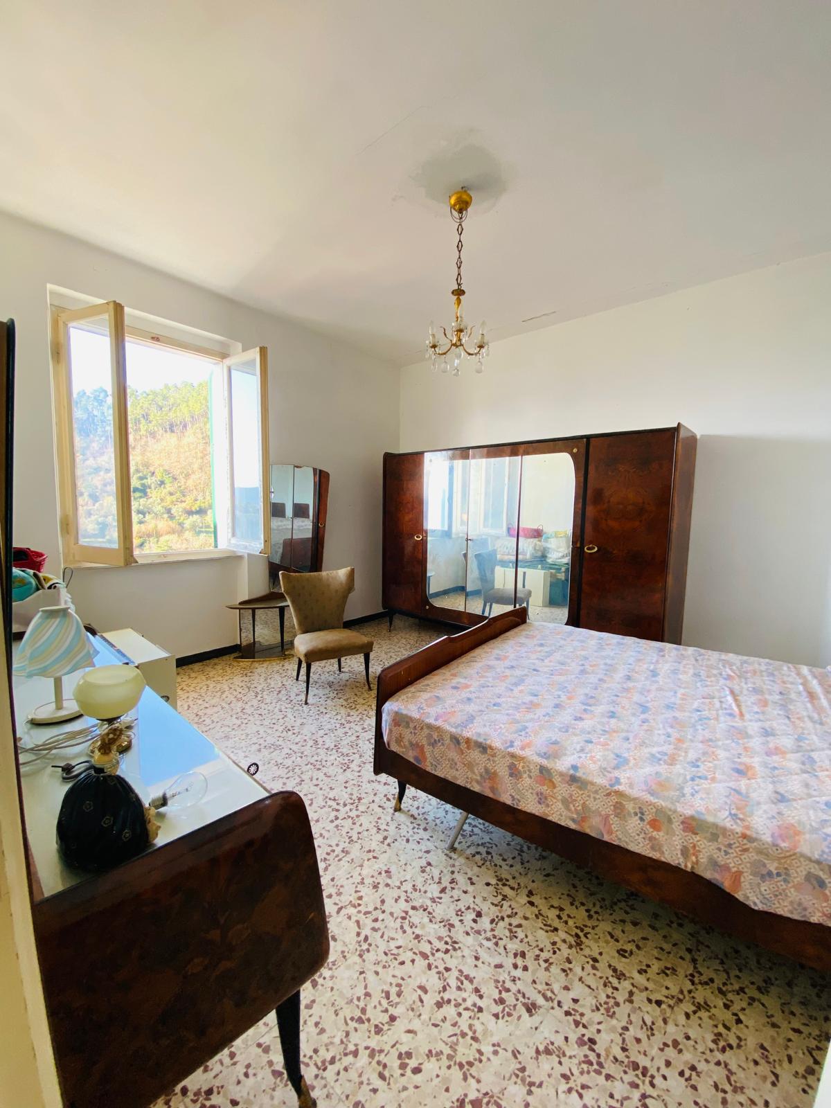 CASA NEL BORGO DI CARNEA – FACCIATA RIFATTA E AMBIENTI ABITABILI