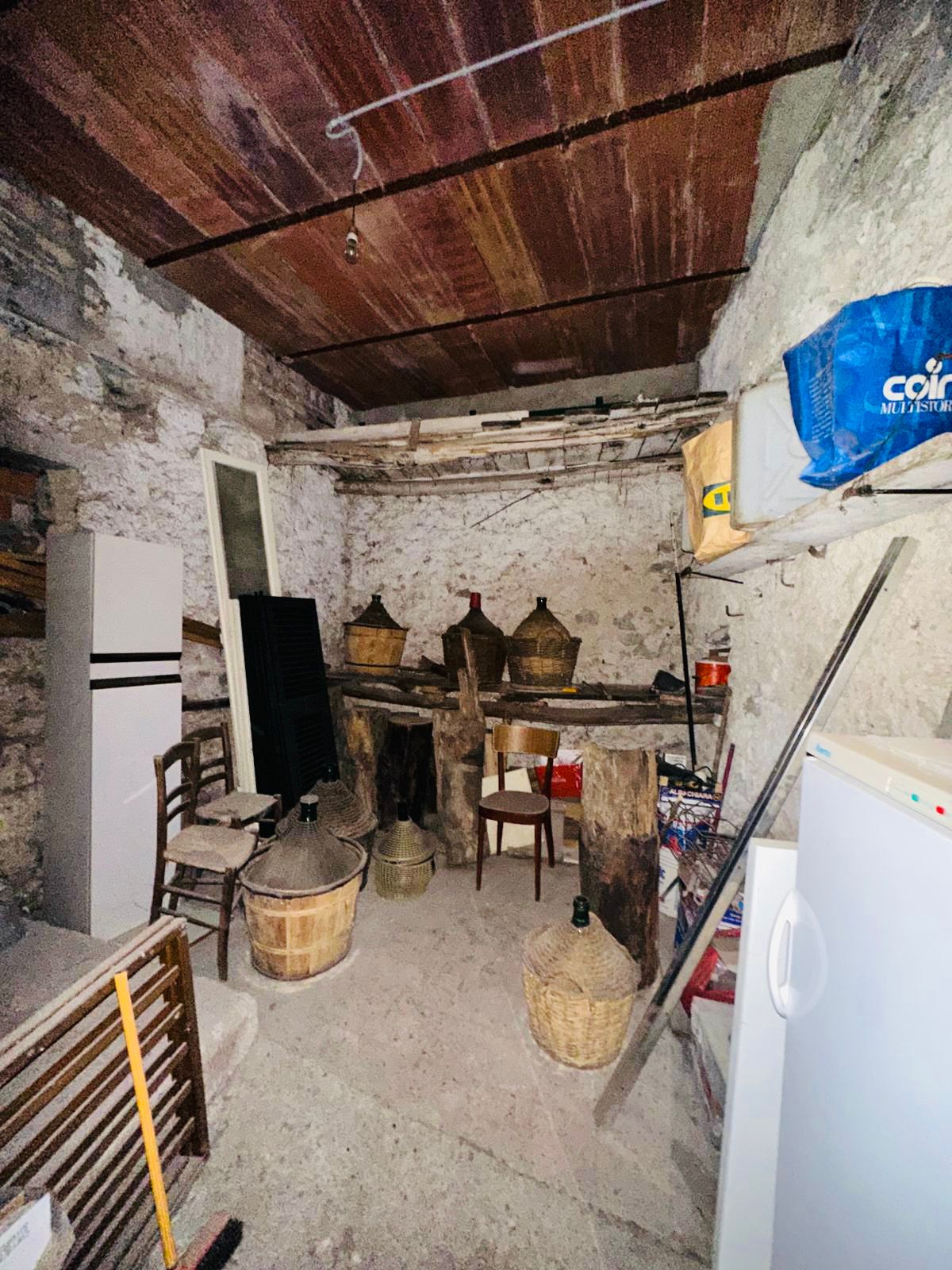 CASA NEL BORGO DI CARNEA – FACCIATA RIFATTA E AMBIENTI ABITABILI