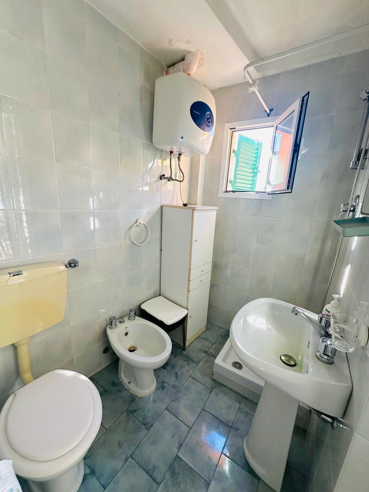 CASA NEL BORGO DI CARNEA – FACCIATA RIFATTA E AMBIENTI ABITABILI