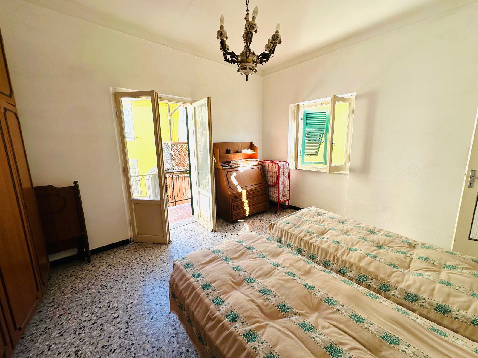 CASA NEL BORGO DI CARNEA – FACCIATA RIFATTA E AMBIENTI ABITABILI