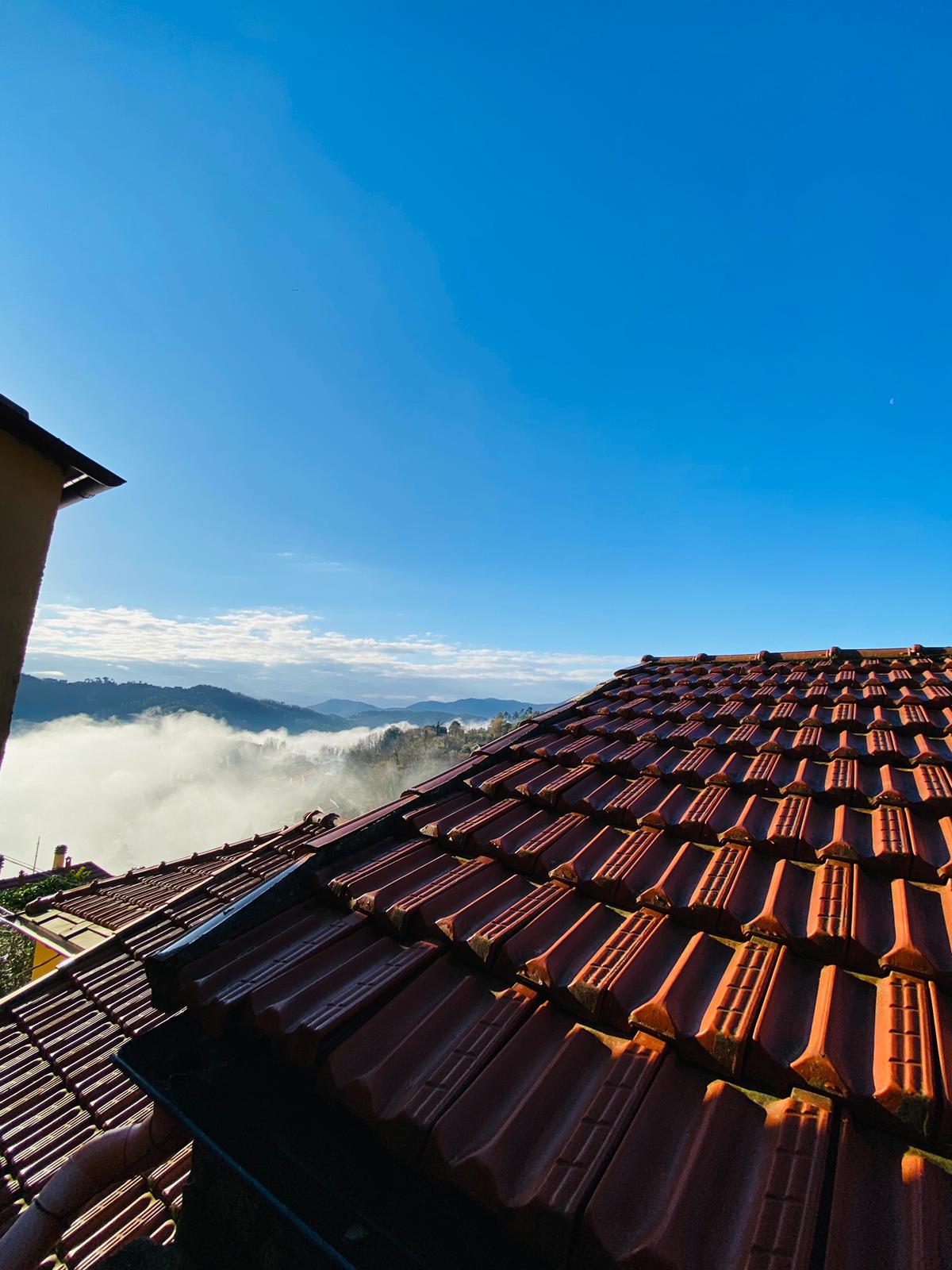 ABITAZIONE NEL BORGO DI CARNEA CON TERRAZZINO E VISTA SUI TETTI