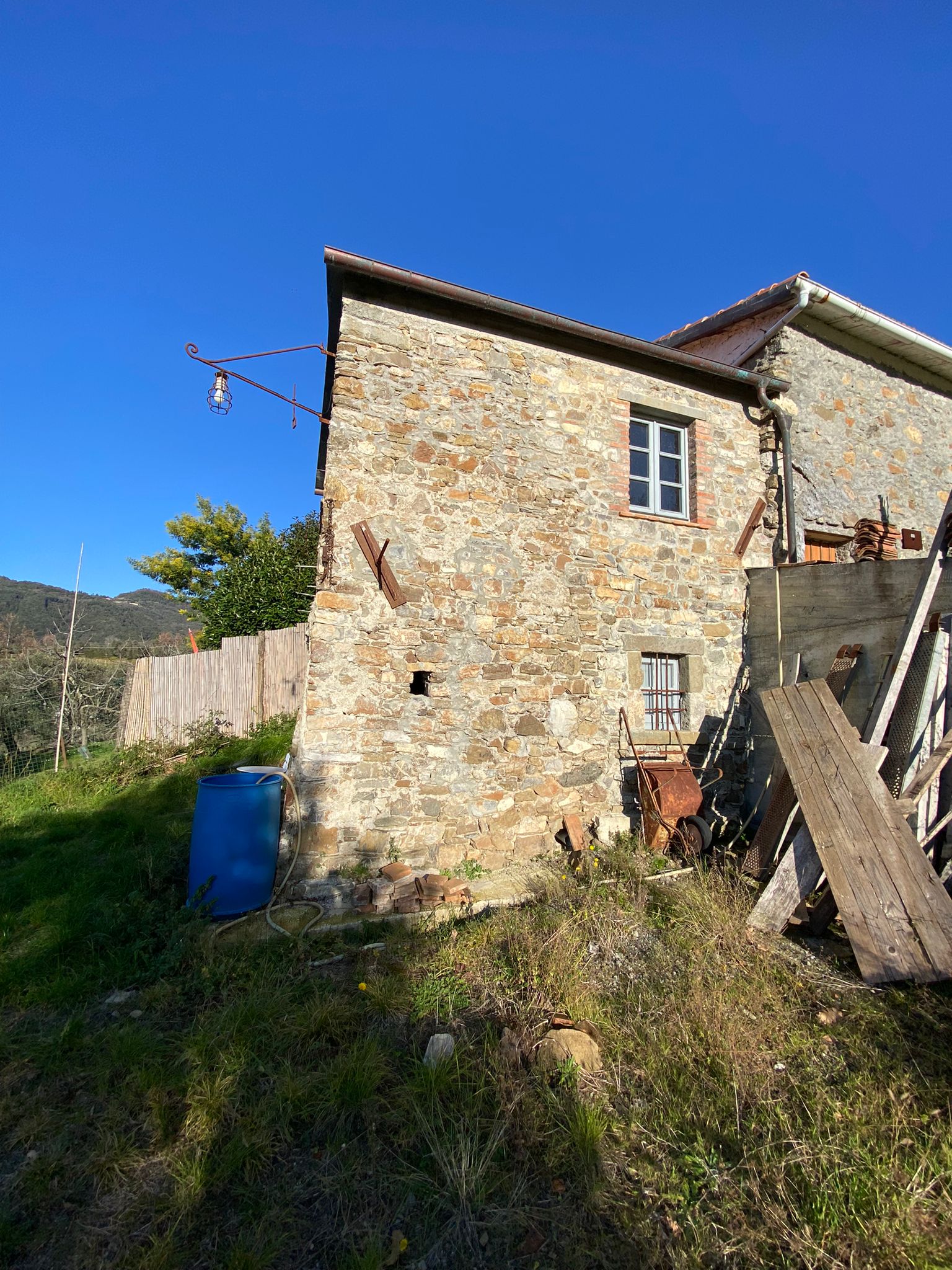 Semindipendente in sasso