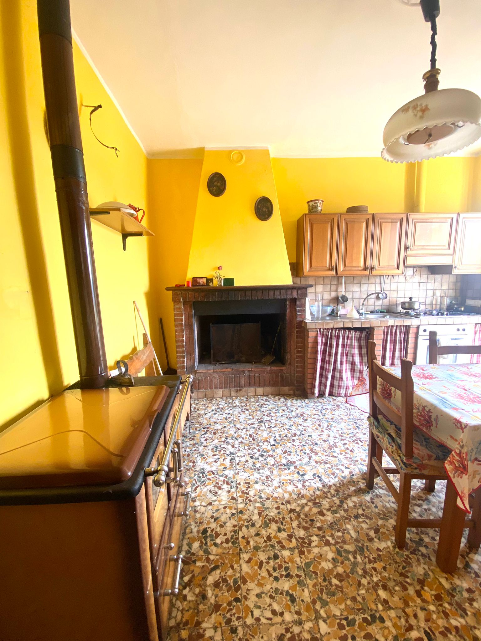 Indipendente con terreno, ulivi e vista mare – 15 min da Follo