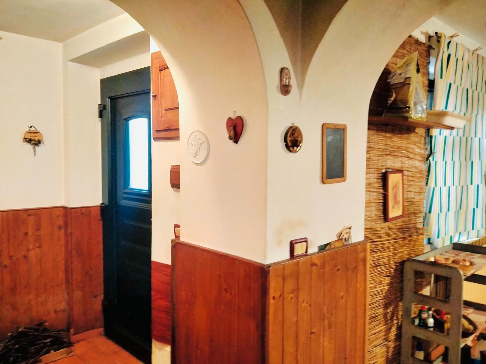 Affascinante casa di borgo con camino e vista sulle valli della Lunigiana