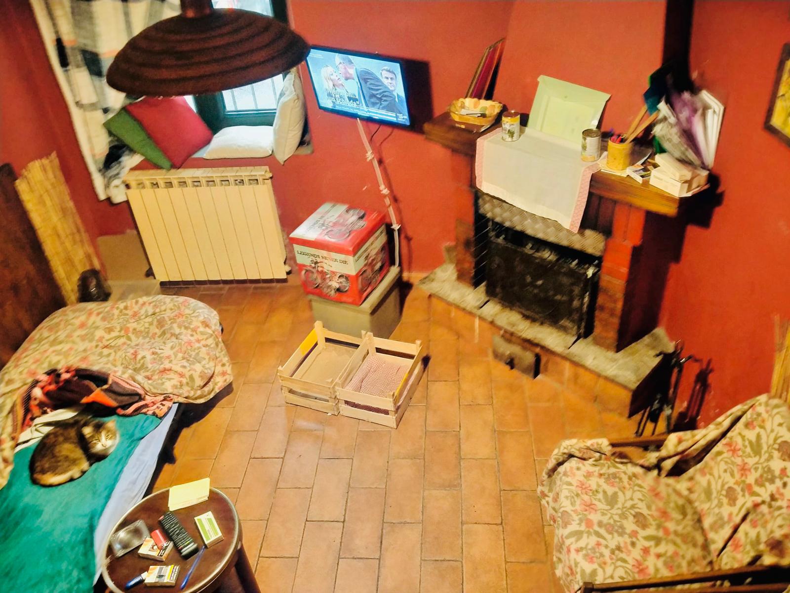 Affascinante casa di borgo con camino e vista sulle valli della Lunigiana