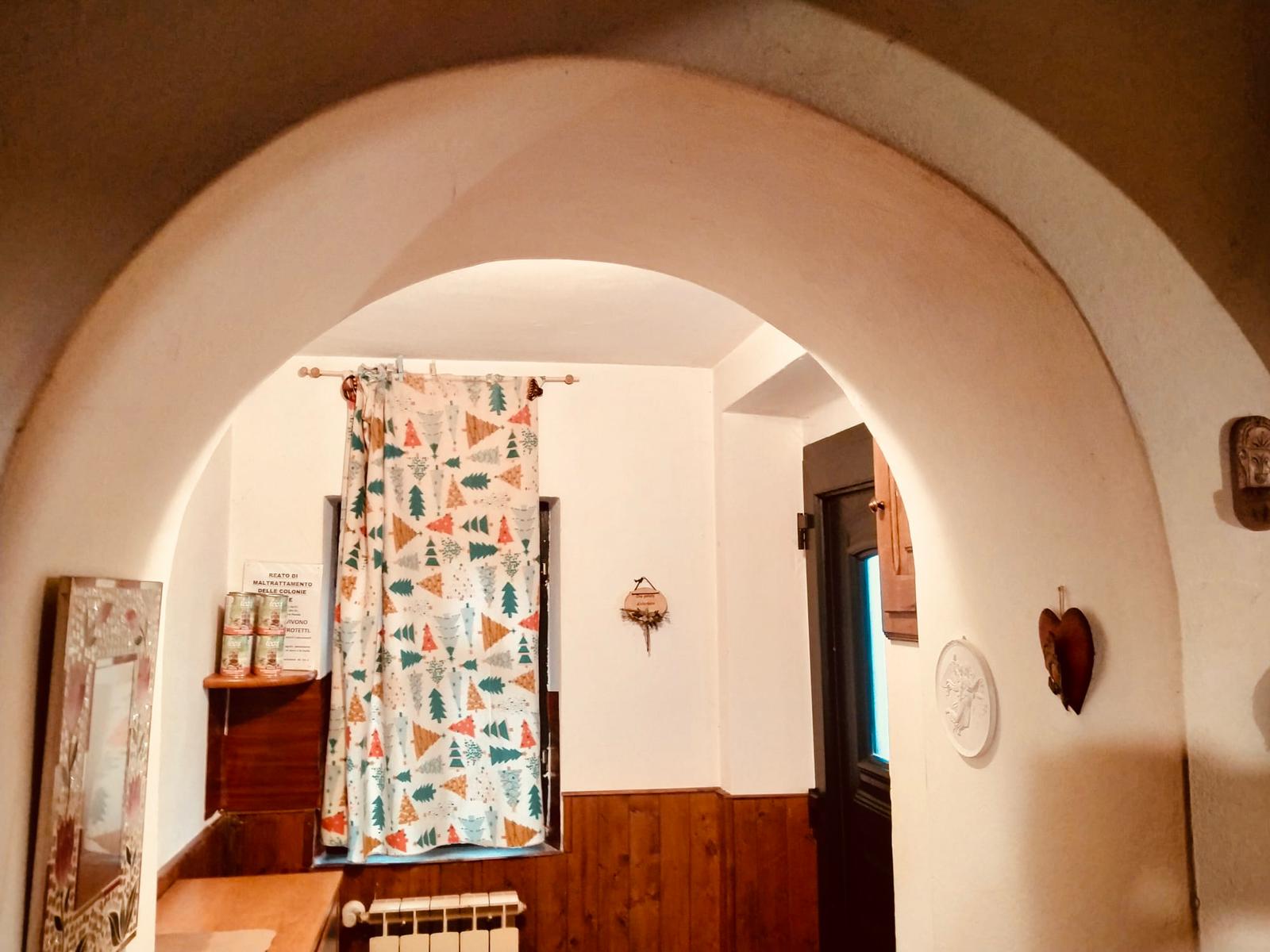 Affascinante casa di borgo con camino e vista sulle valli della Lunigiana