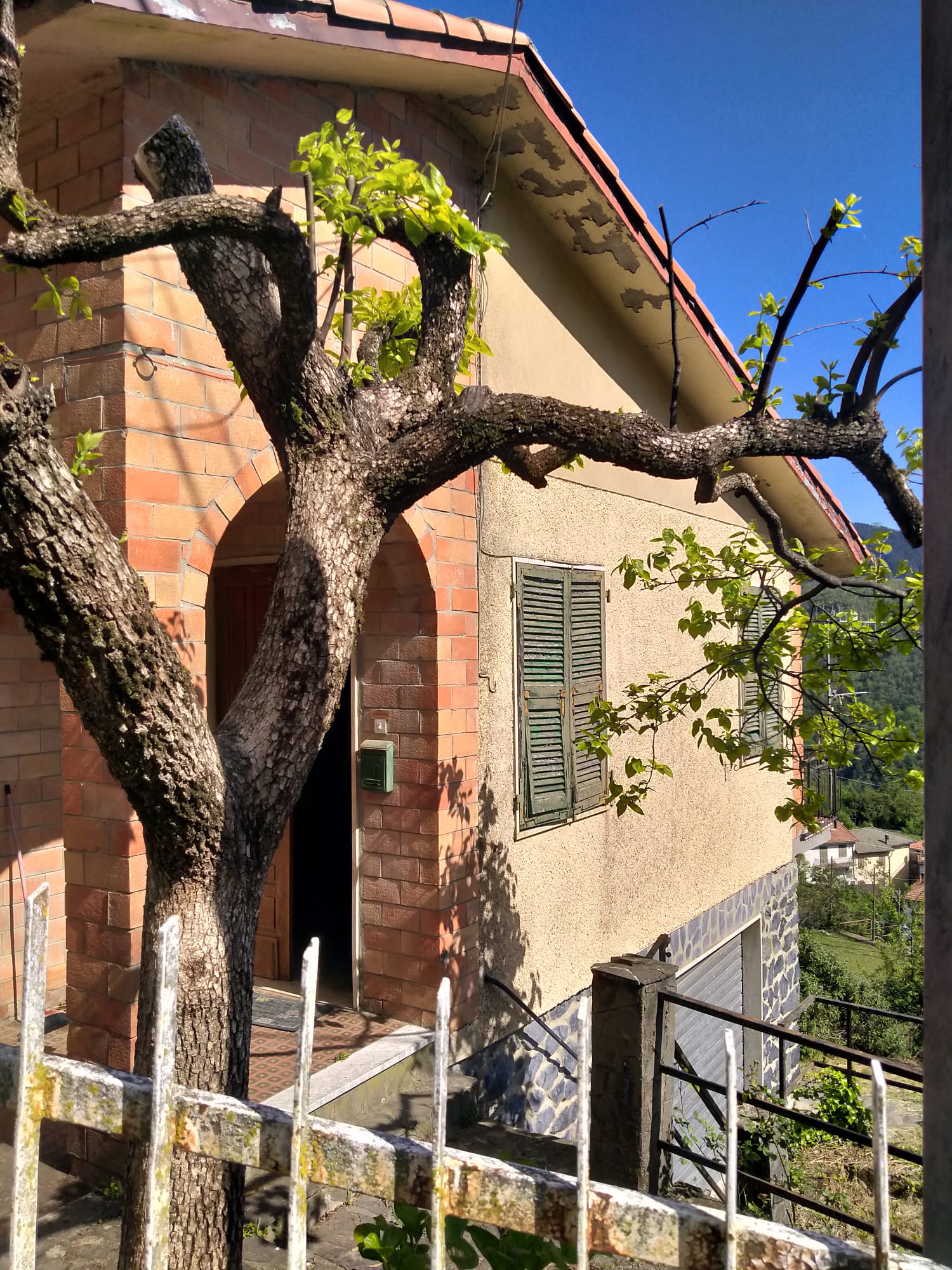 TORPIANA – ALTA VAL DI VARA Una casa felice immersa nella natura
