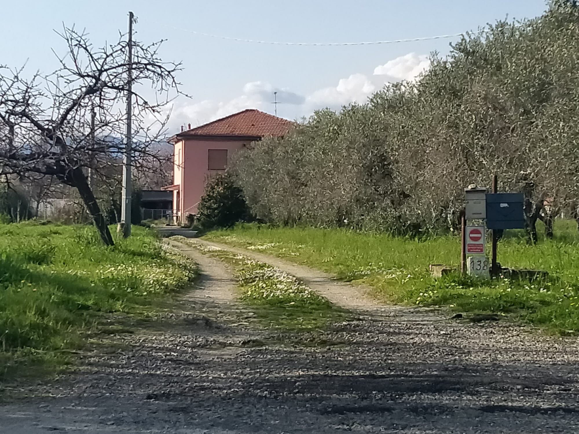 Una casa nella campagna più autentica tra Sarzana e Marinella 